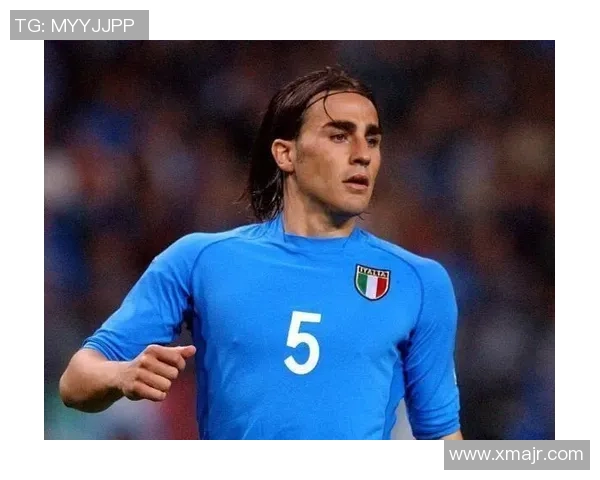 哪位足球明星在场上专注表现与场外魅力兼具令人心动的魅力之选